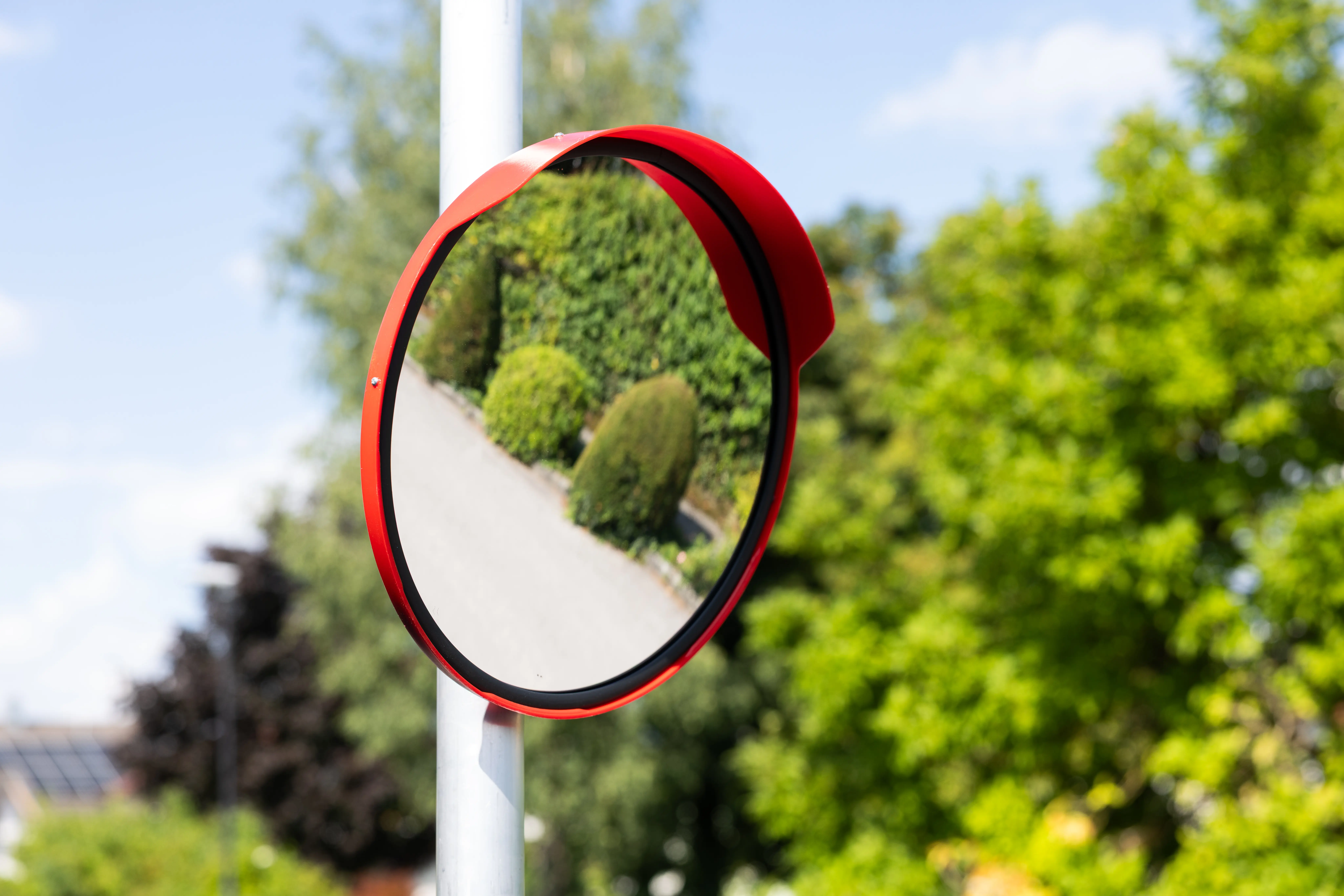 Verkehrssicherheitsspiegel für Privatausfahrten Verkehrssicherheitsspiegel für Privatausfahrten reflektierendem Acrylglas, robuster PVC-Dichtung und UV-beständigem Polypropylen, Ø 300 mm, Ø 400 mm, Ø 500 mm, Ø 700 mm