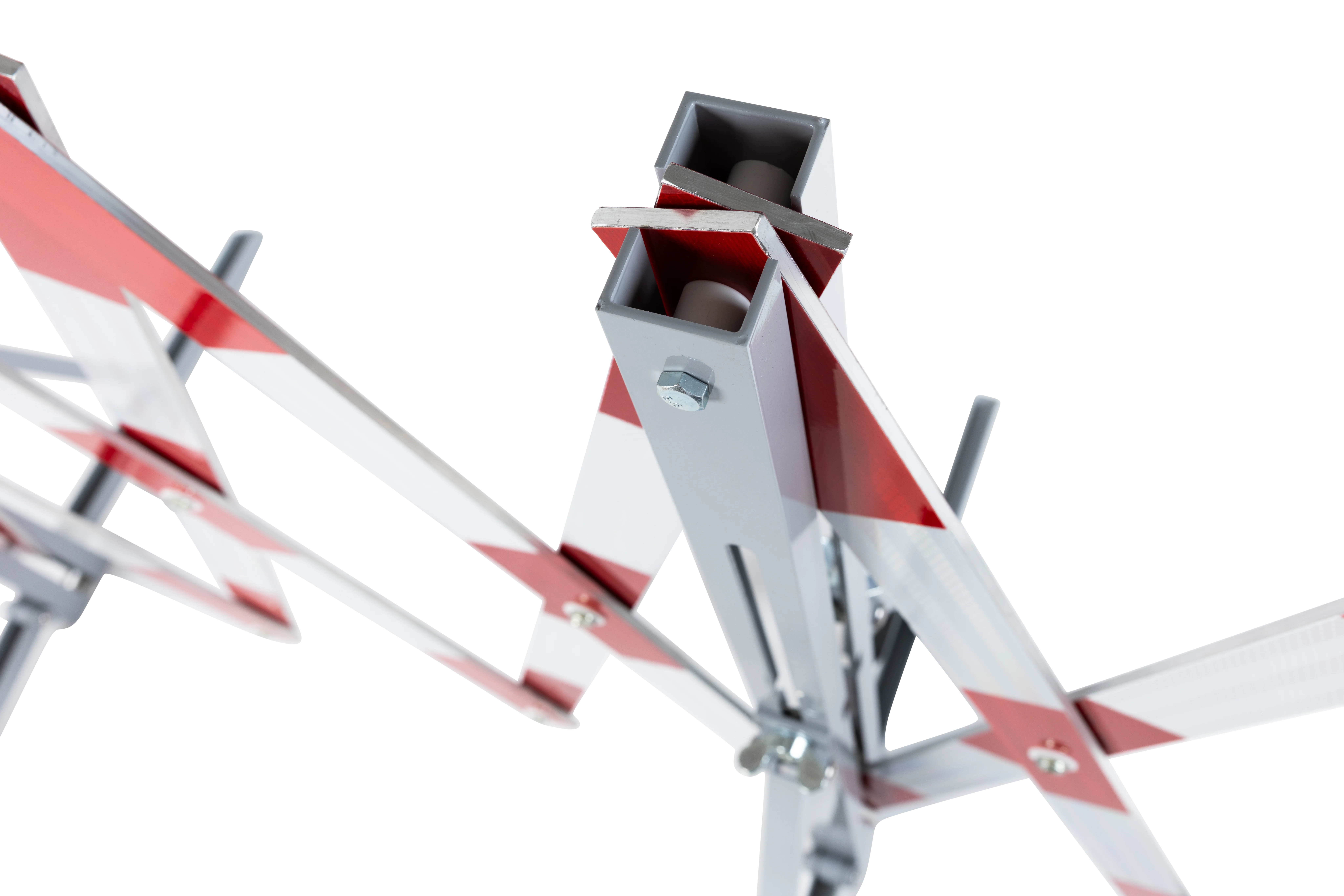 Nahaufnahme des Aluminiumprofils mit Einrastmechanismus des Scherengitters