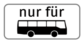 Zusatztafel „nur für“ mit Bus-Symbol