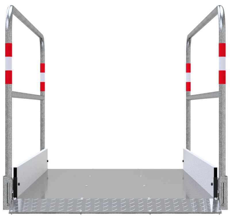 Frontansicht einer Grabenbrücke mit Handlauf und rutschfester Trittfläche aus verzinktem Stahl