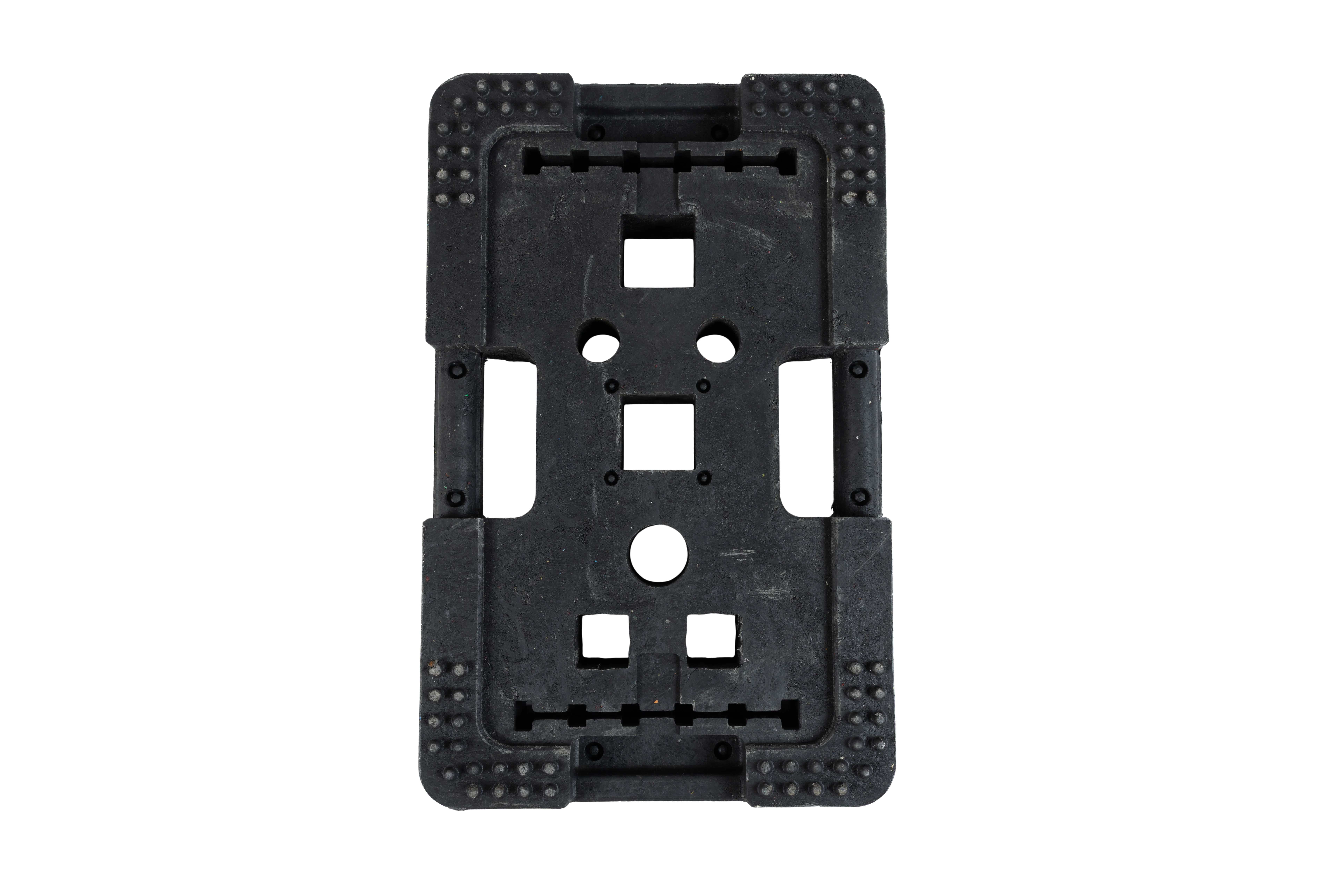  Multifußplatte mit strukturierter Oberfläche und erweitertem Lochbild für mehr Kompatibilität mit verschiedenen Absperrsystemen