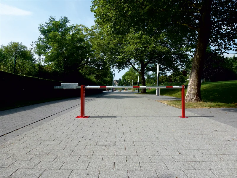 Wegeschranke mit Gegengewicht und Auflagestutze (Vorhangschloss, Profilzylinderschloss, Dreikanntschloss) Bsp. Bild