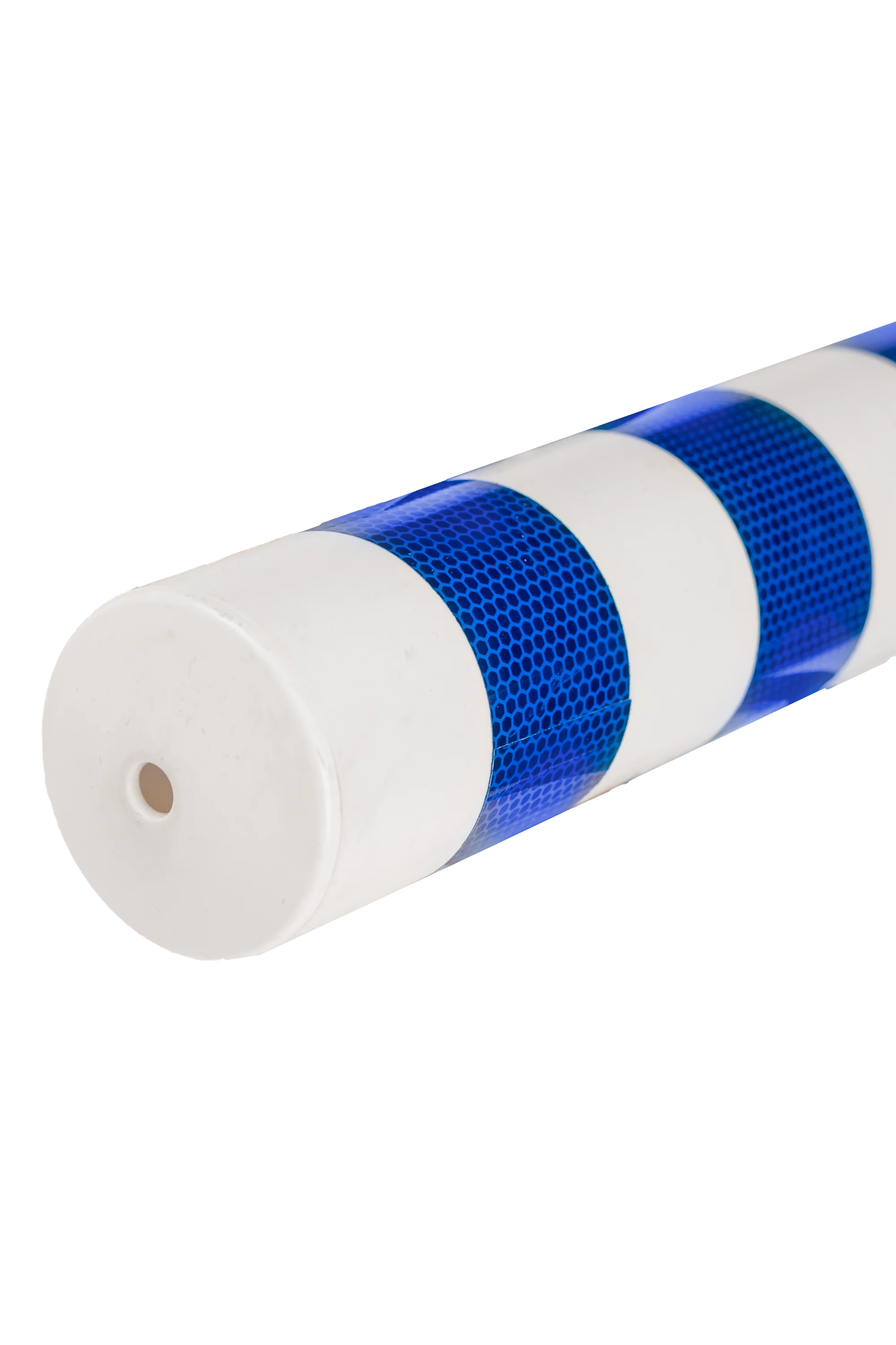 Detailaufnahme des Pollers Bernd mit blauen Reflexstreifen und flacher Oberseite