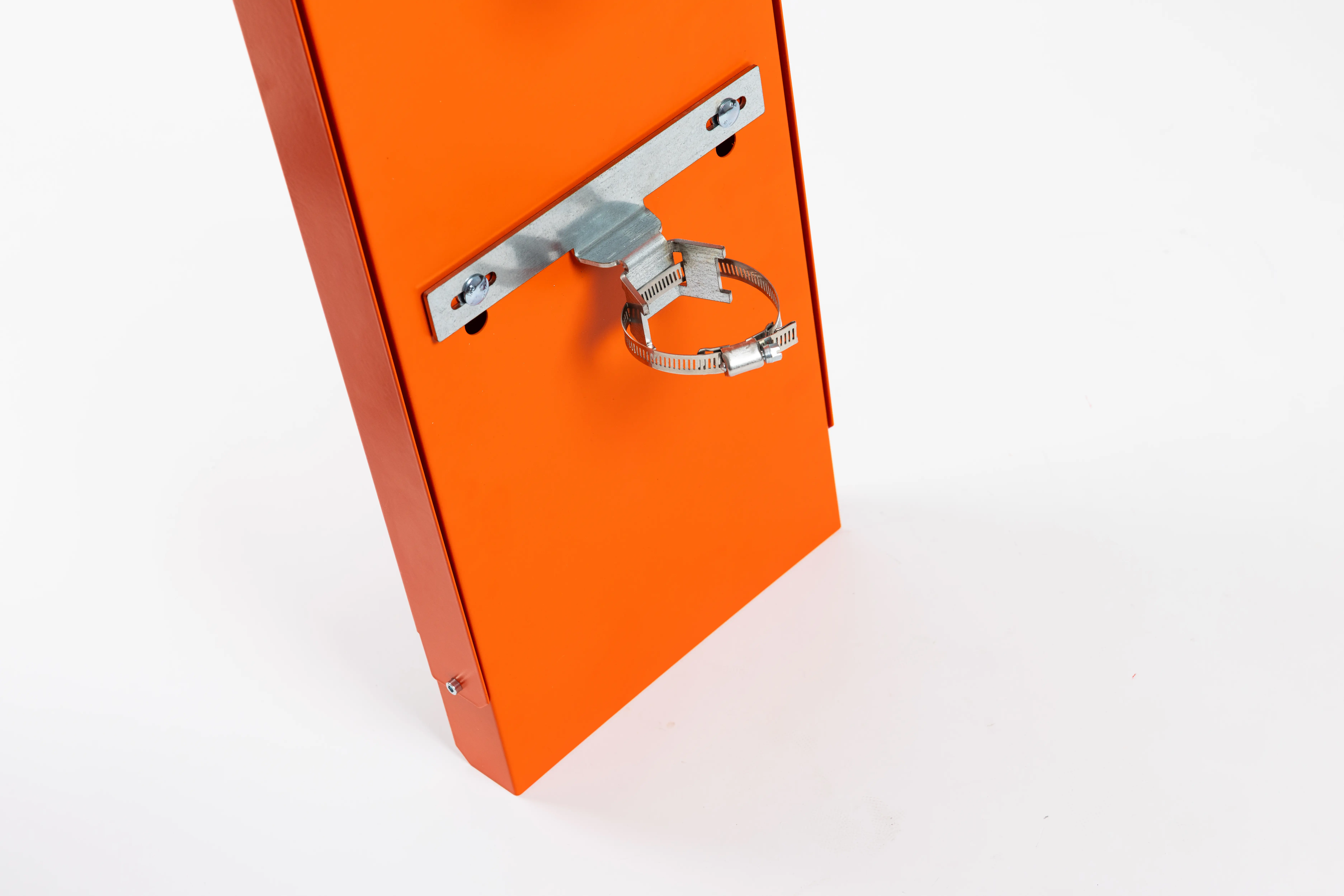 Pick and Bin Zsamramsack Reinorange Hintersite mit montierter Säulenhaterung 