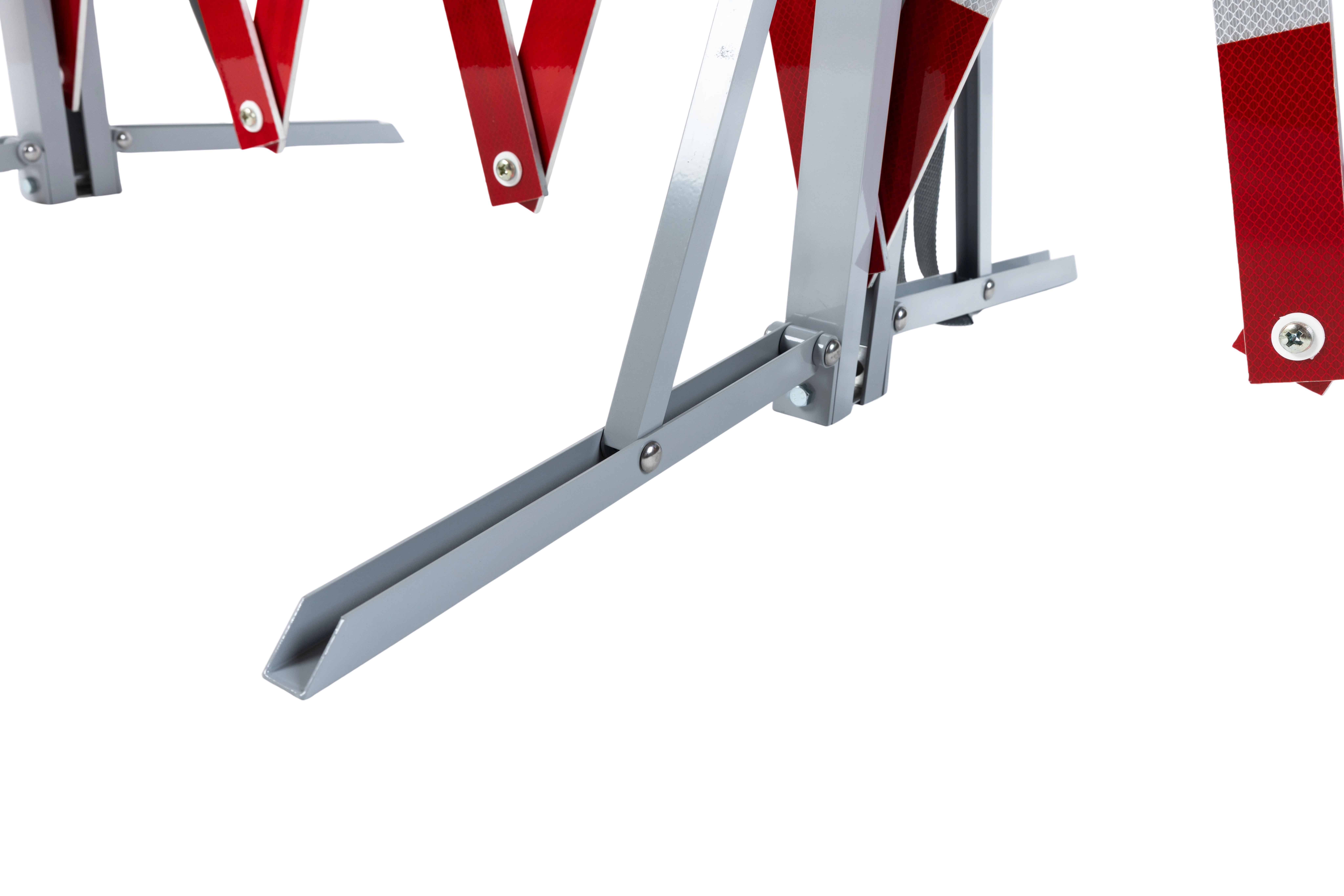  Detailaufnahme des Standfußes eines Scherengitters aus Aluminium mit rot-weißen Reflexstreifen
