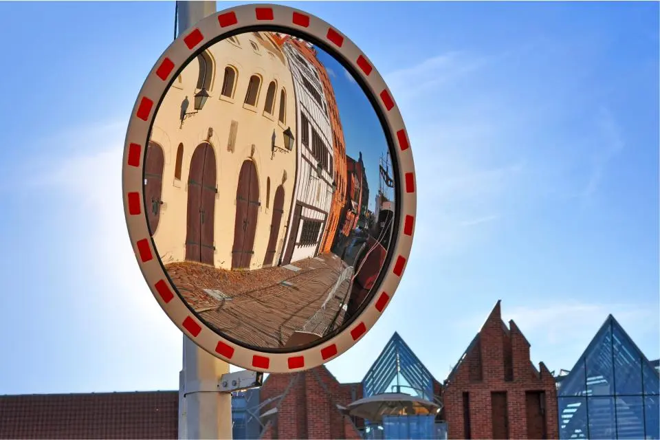 Verkehrssicherheitsspiegel für Privatausfahrten Rot - Weiß reflektierendem Acrylglas, robuster PVC-Dichtung und UV-beständigem Polypropylen, Ø 300 mm, Ø 400 mm, Ø 500 mm, Ø 700 mm