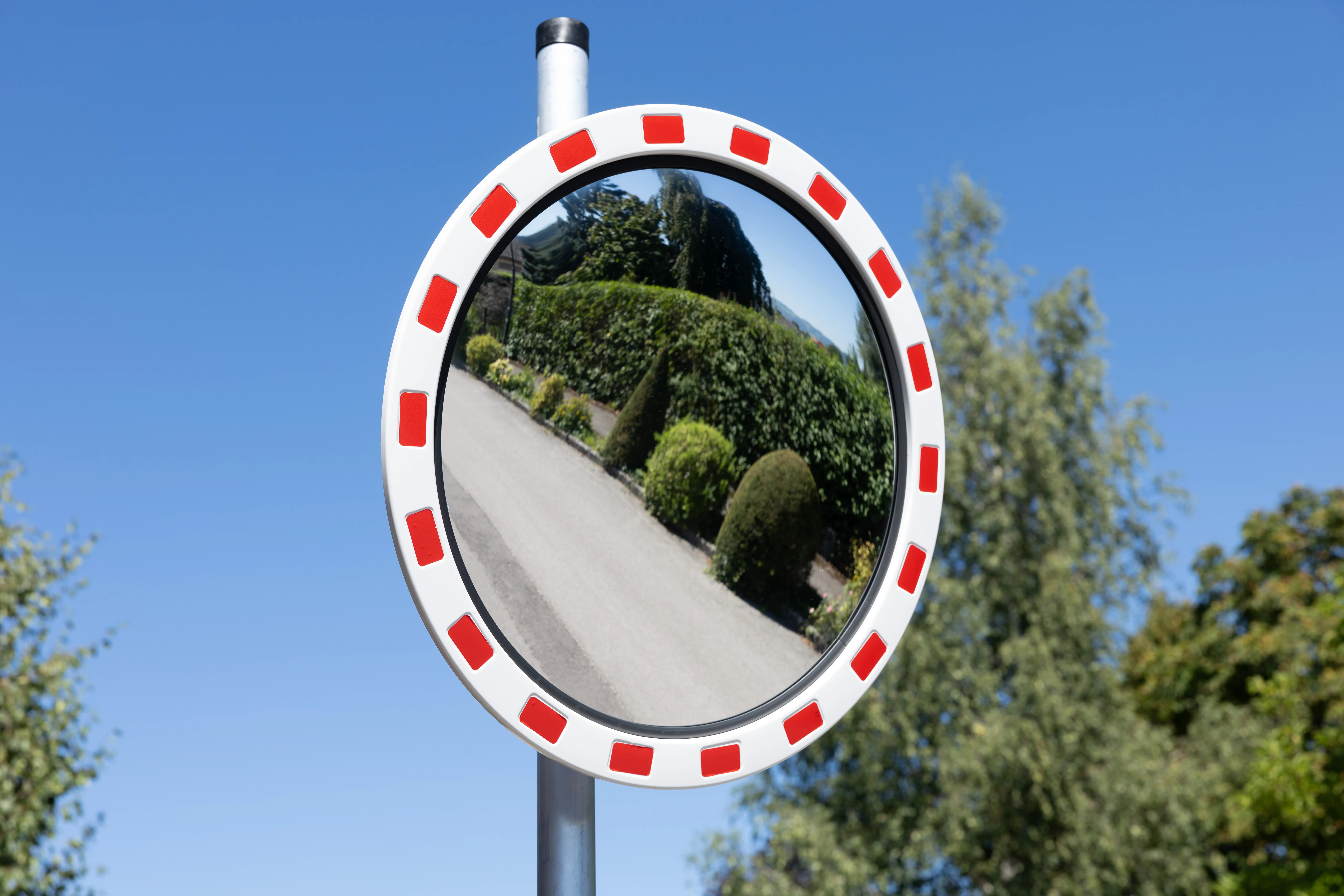 Verkehrsspiegel für Privatausfahrten Rot/Weiß Ø60cm