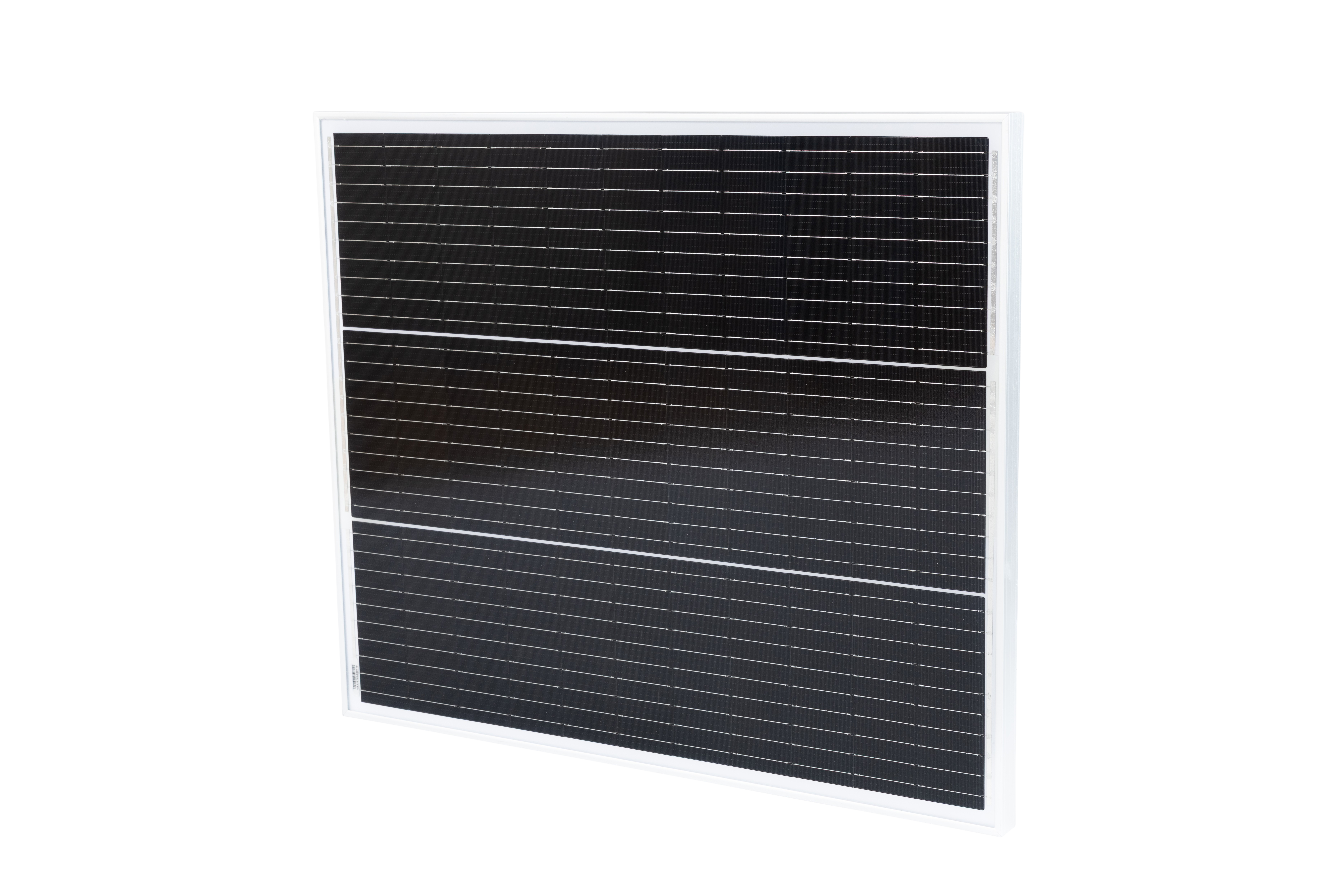 Solarpanel – monokristallin mit Aluminiumrahmen Schwarzes Solarpanel mit Aluminiumrahmen in schräger Vorderansicht