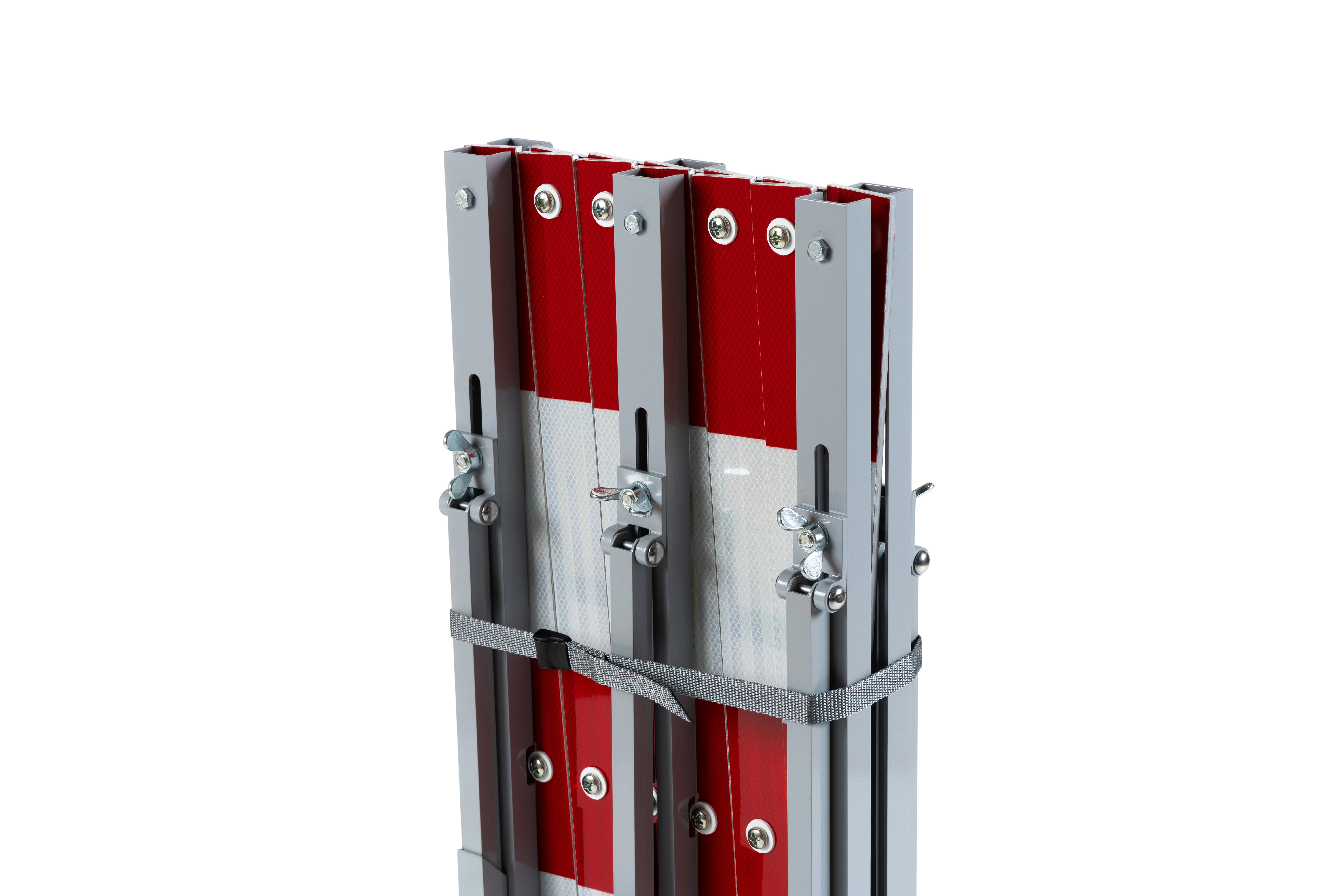 Zusammengefaltetes Scherengitter aus Aluminium mit reflektierenden roten und weißen Streifen sowie seitlichen Verschlüssen
