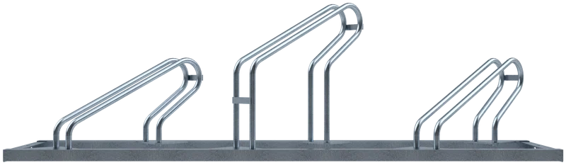 Fahrradständer mit drei diagonal nach rechts ausgerichteten Stellplätzen, feuerverzinkte Stahlkonstruktion mit versetzten Einstellbügeln und robuster Bodenplatte