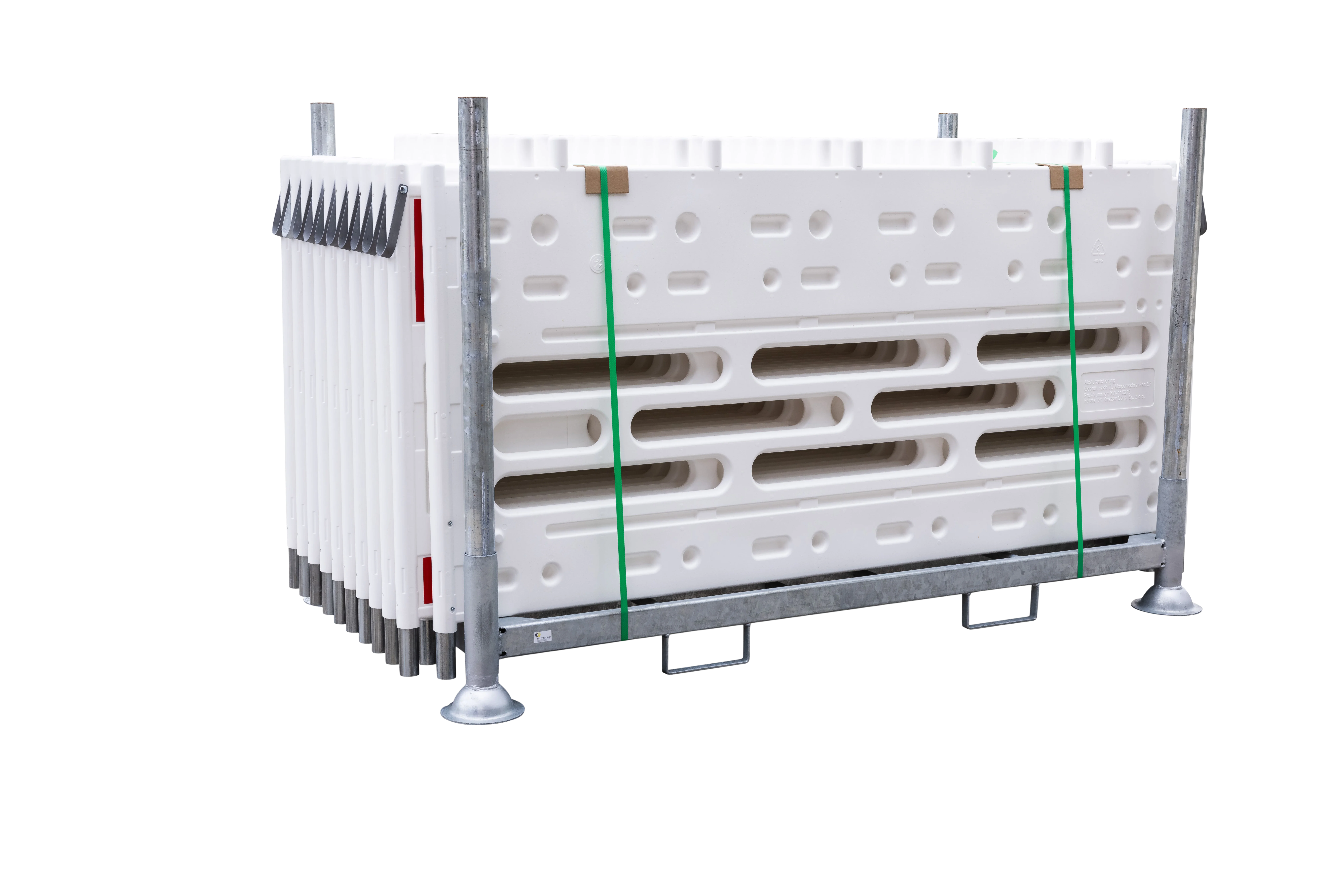 Absturzsicherungs-Set mit mehreren weißen Kunststoff-Absperrelementen auf verzinkter Transportpalette – ideal für mobile Baustellen- und Verkehrssicherung.