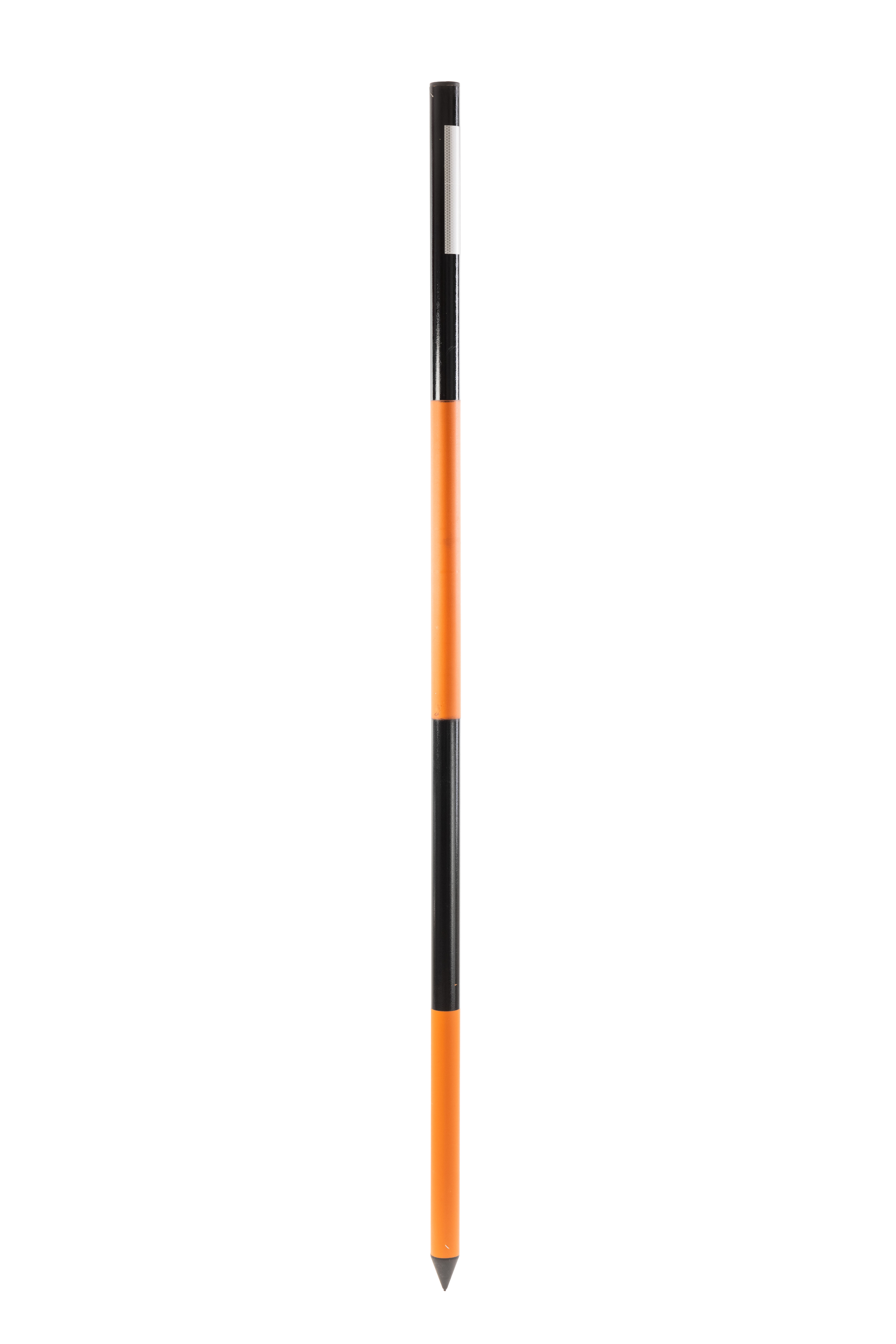 Markierungsstange in orange-schwarz mit reflektierendem Aufkleber und angespitztem Ende