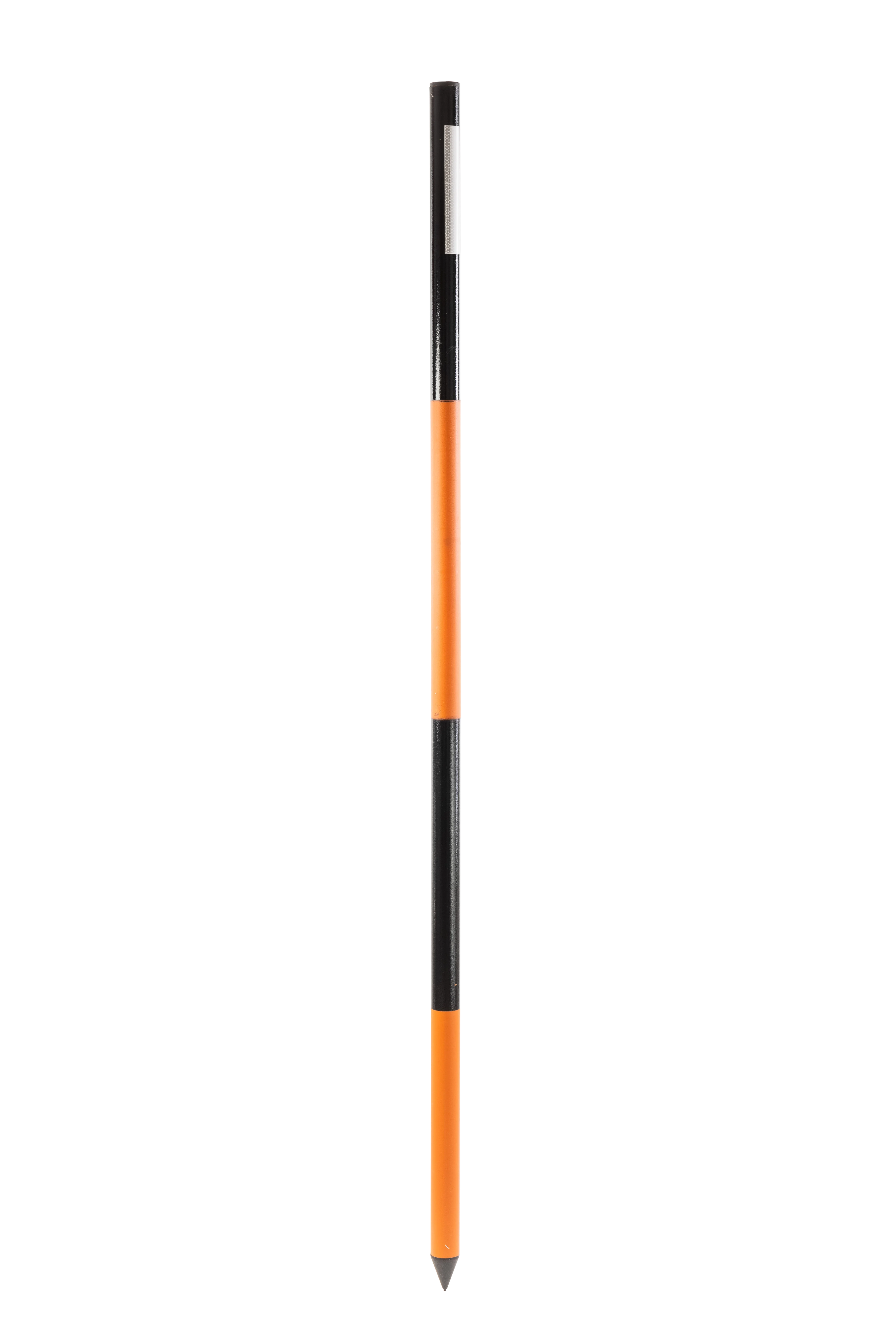 Markierungsstange in orange-schwarz mit reflektierendem Aufkleber und angespitztem Ende