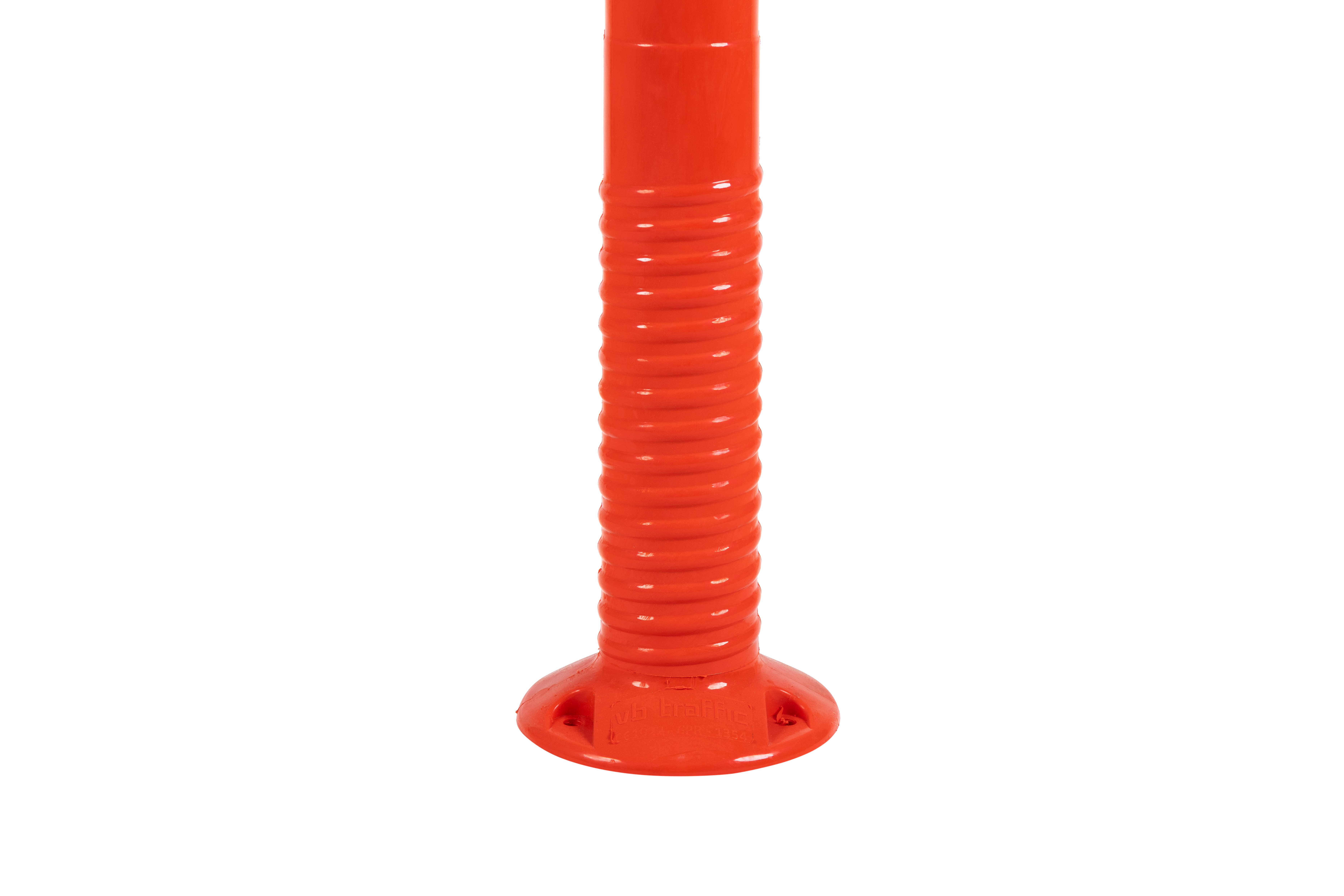 Nahaufnahme des unteren Teils eines flexiblen Absperrpfostens in Orange – gerippter Schaft mit runder Bodenplatte