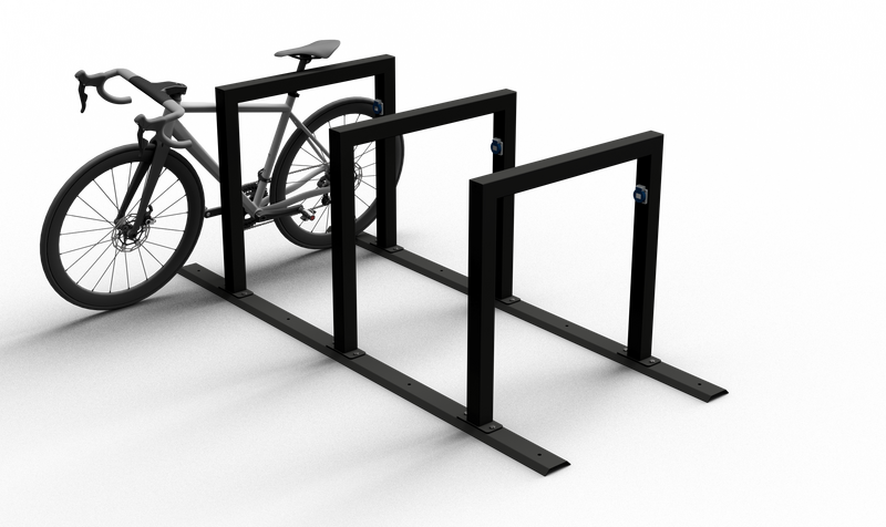 E-Bike Anlehnbügel ohne Ladebox, schwarzes 3er-Stellplatzsystem mit montiertem Fahrrad zur Veranschaulichung der Nutzung