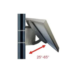  Verstellbare Solarpanel-Halterung an einem Mast mit Neigungswinkel von 25 bis 65 Grad.
