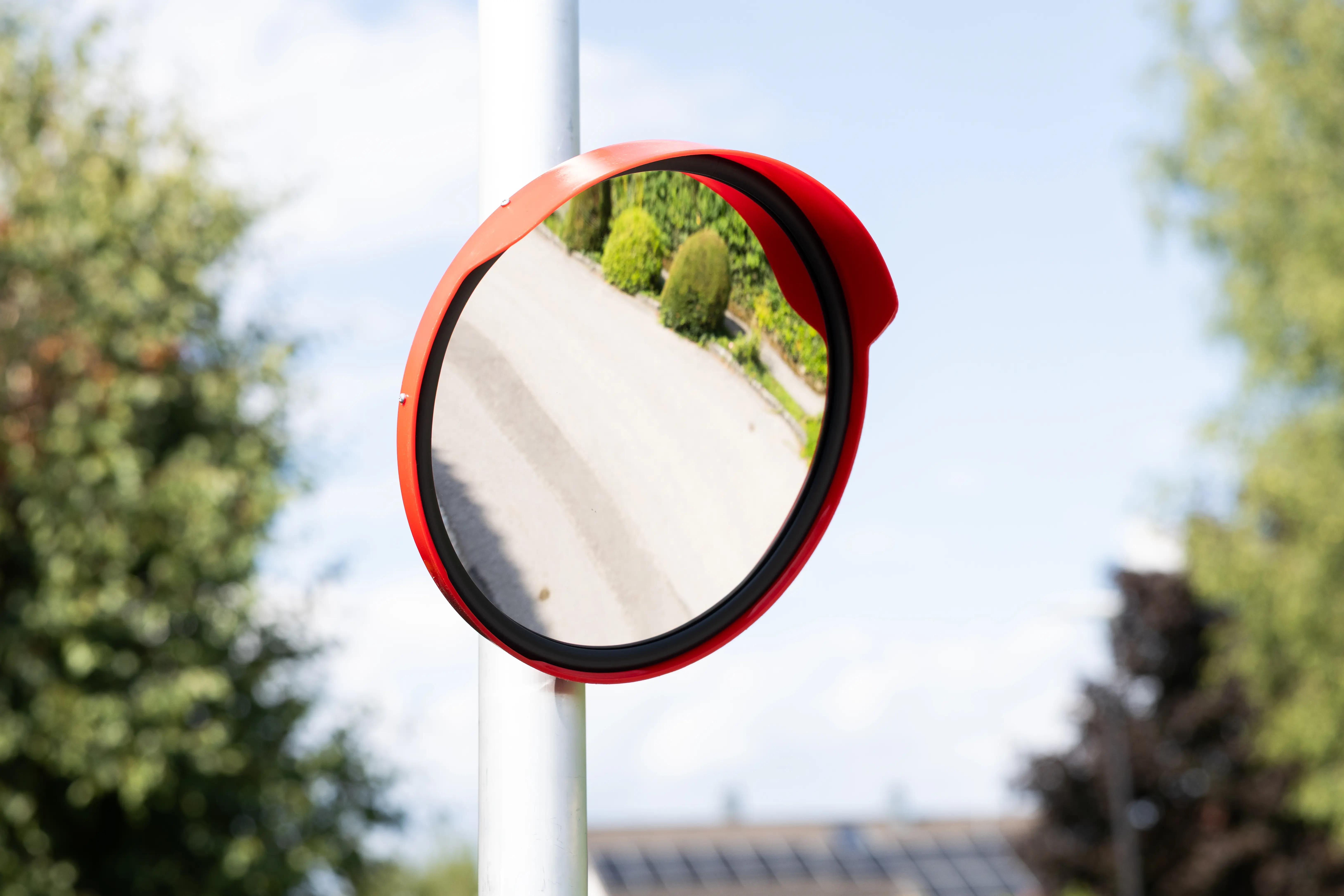 Verkehrssicherheitsspiegel für Privatausfahrten reflektierendem Acrylglas, robuster PVC-Dichtung und UV-beständigem Polypropylen, Ø 300 mm, Ø 400 mm, Ø 500 mm, Ø 700 mm